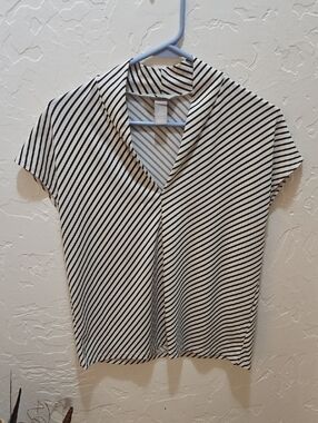 H&M Black & White Striped V-Neck Short Sleeve Top